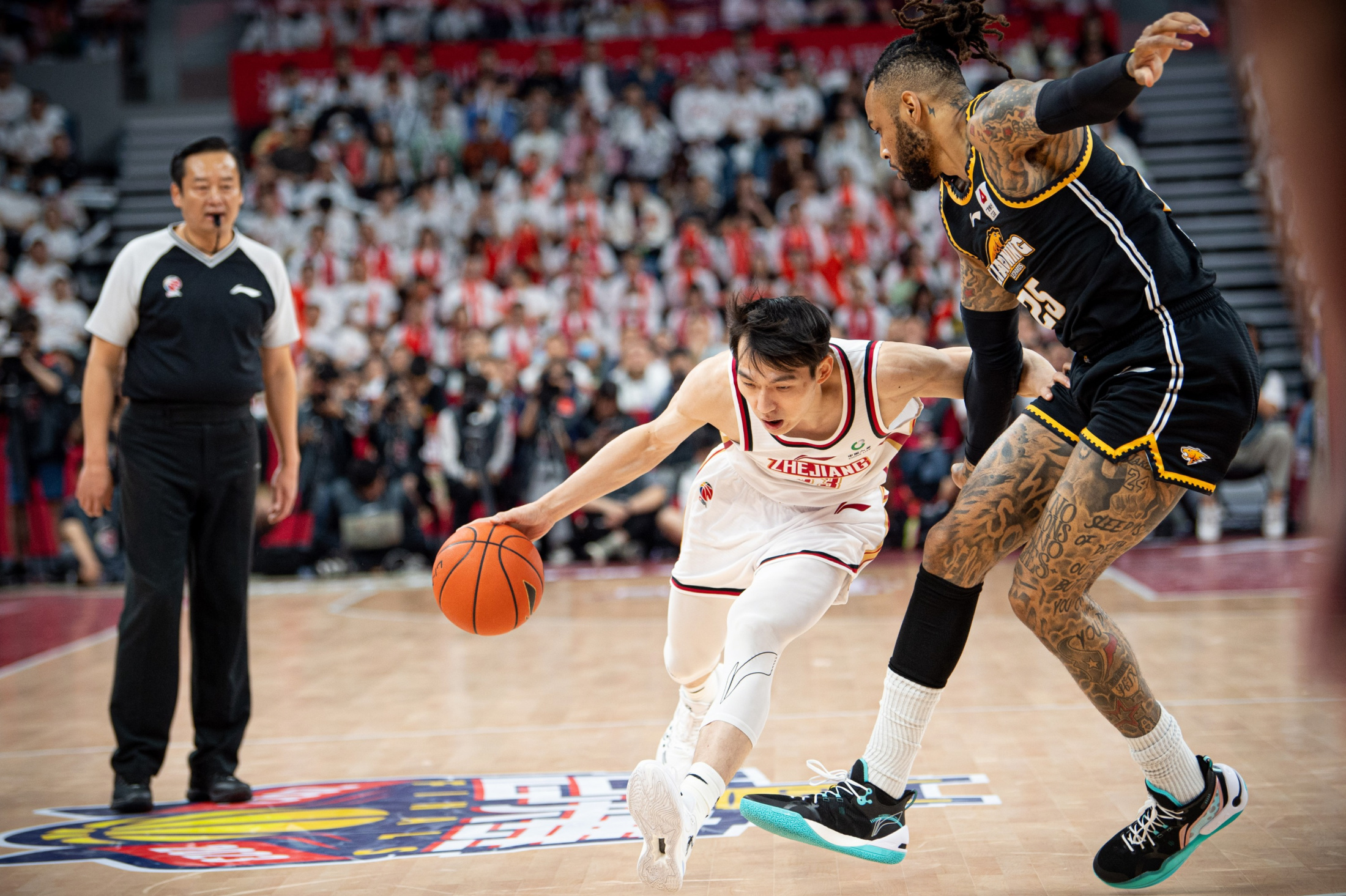 开云体育平台APP-猛龙险胜新疆队，约基奇关键制胜的简单介绍