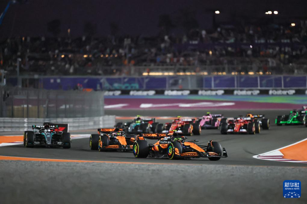 红牛车队碾压索伯车队,皮亚斯特里刷新纪录 红牛车队碾压索伯车队,皮亚斯特里刷新纪录