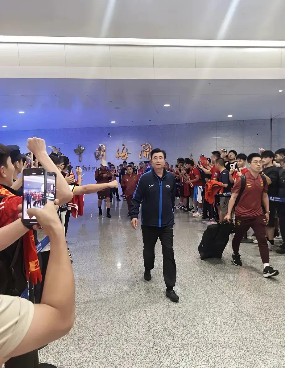 印尼队完胜丹麦队,李梓嘉点燃赛场 印尼队完胜丹麦队,李梓嘉点燃赛场